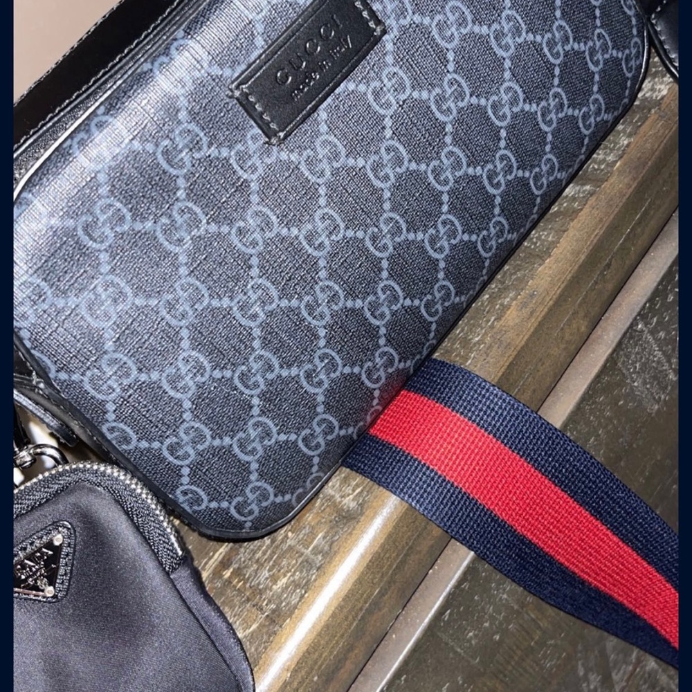 Go Supreme Gucci shoulder bad W/ Prada coin pouch